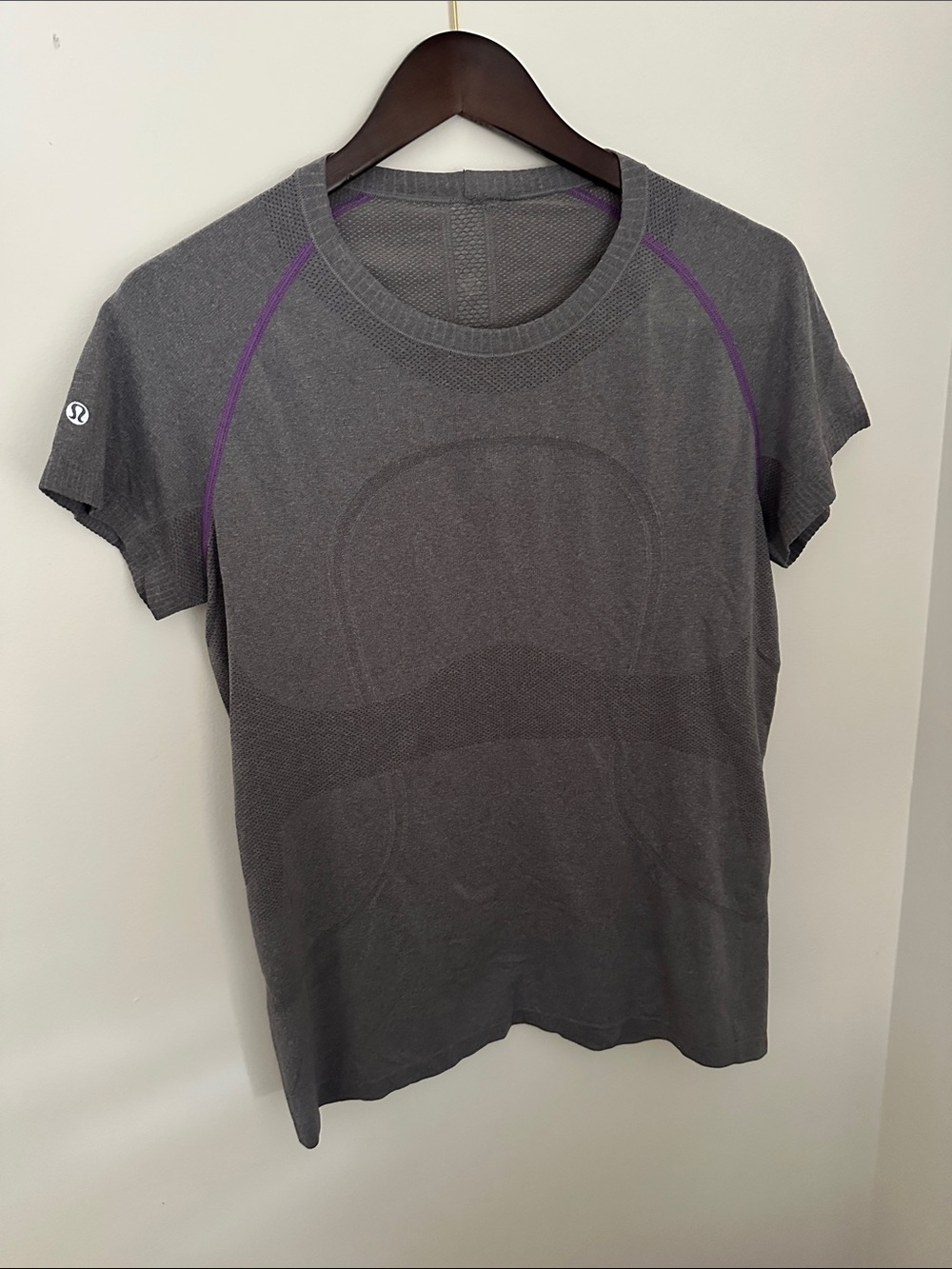 Women's Lululemon Grey Crew Neck Short Sleeve Top
